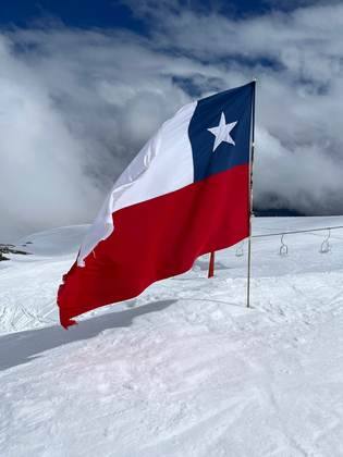 The Chilean flag planted in the snow